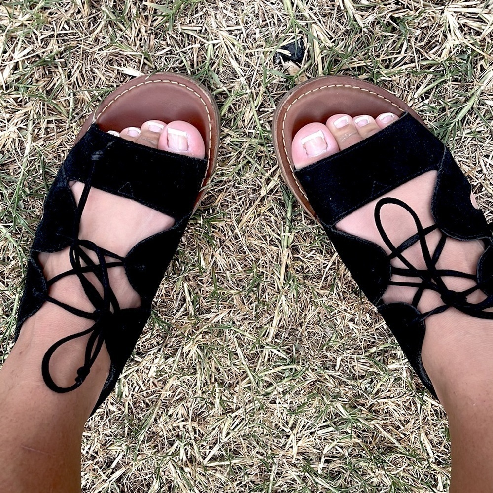 TOMS Black Sandals - Picture 4 of 8